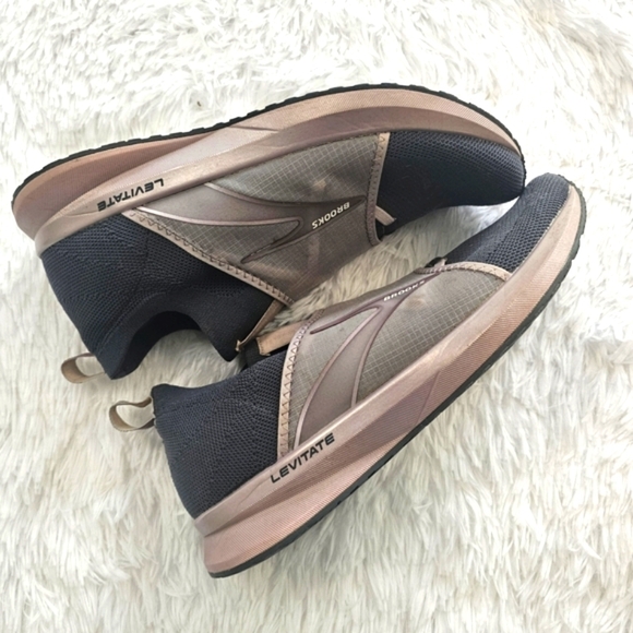 Brooks levitate 4 running shoe rose gold/ gray size 10 5 - Picture 1 of 12